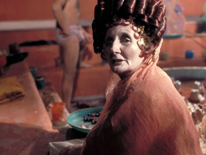 《萨蒂里孔》：荒诞到极致的爱情神话