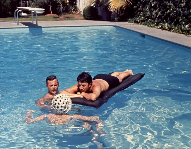 《毕业生》:好莱坞“反抗式”文化 《毕业生》:好莱坞“反抗式”文化