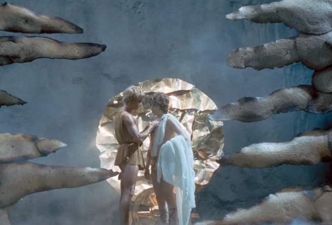 《萨蒂里孔》：荒诞到极致的爱情神话