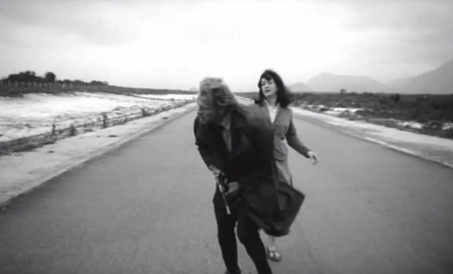 《痛苦的大地》:反抗黑暗的歇斯底里 《痛苦的大地》:反抗黑暗的歇斯底里