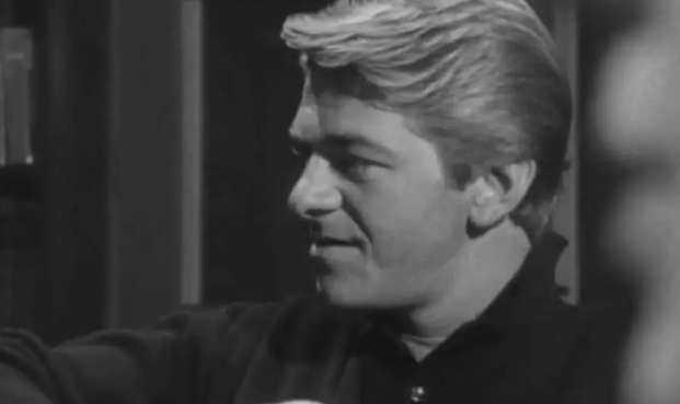 《面孔》：犬牙交错的楼梯