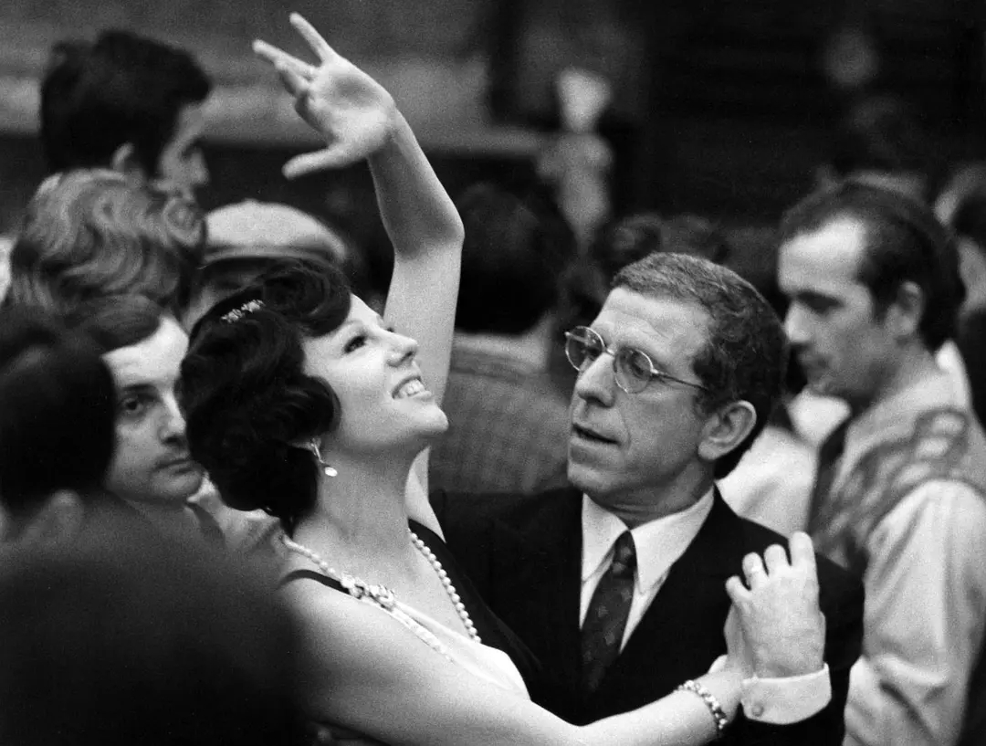 有关于命运的现代寓言故事：《同流者》