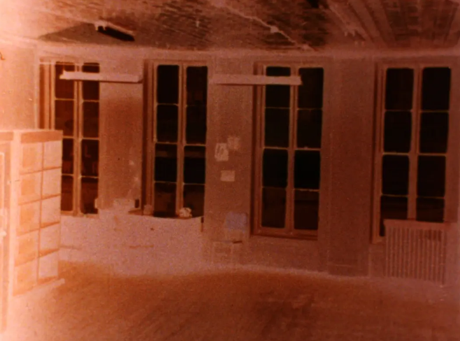 《波长》:形式悬疑取代故事悬疑 《波长》:形式悬疑取代故事悬疑