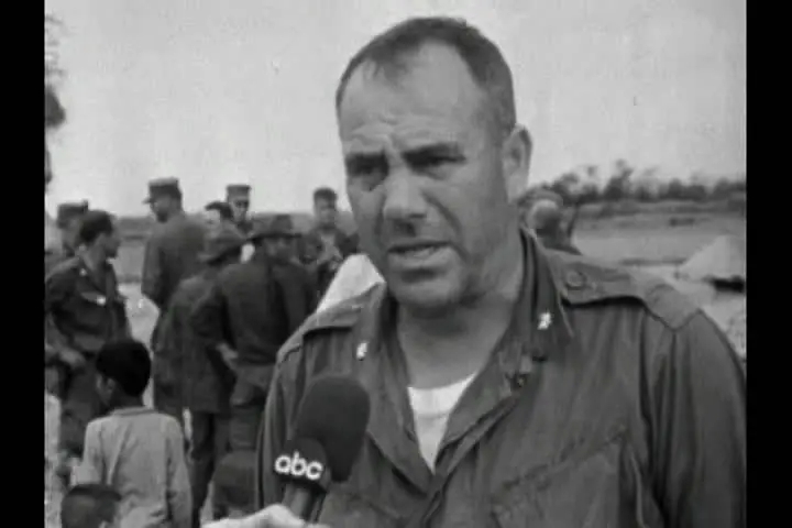 美国著名的反战纪录片：《猪年》