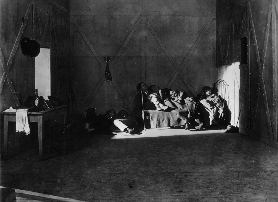 轻松诙谐的科幻喜剧：《沉睡的巴黎》