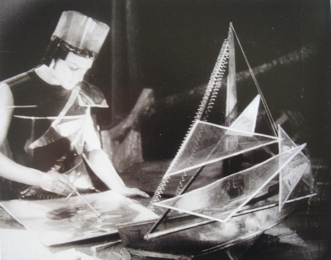 让人大开眼界的苏联早期科幻片：《火星女王艾莉塔》