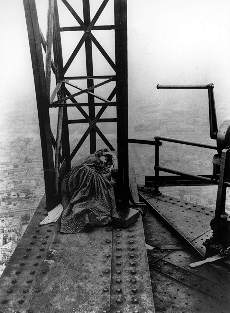 轻松诙谐的科幻喜剧：《沉睡的巴黎》