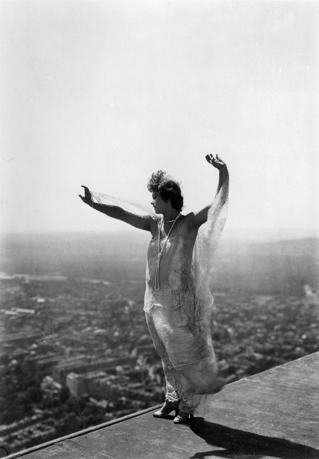 轻松诙谐的科幻喜剧：《沉睡的巴黎》