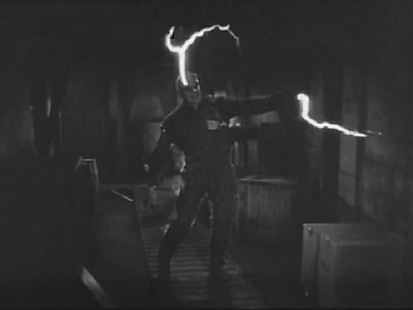 经典的科幻恐怖电影：《怪人》