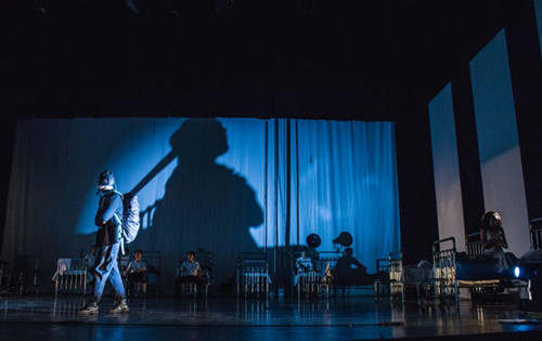 2022孟京辉戏剧作品《他有两把左轮手枪和黑白相间的眼睛》-杭州站 2022孟京辉戏剧作品《他有两把左轮手枪和黑白相间的眼睛》-杭州站