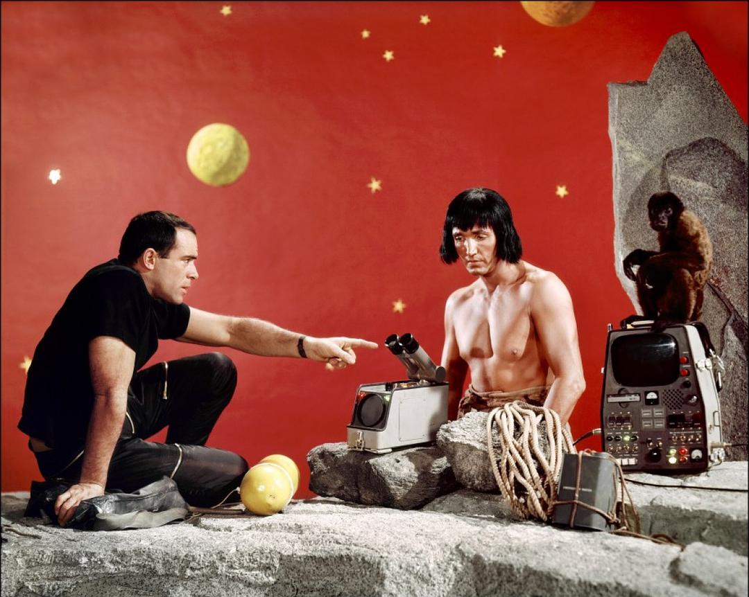 星期五的太空探险记：《鲁滨逊太空历险》