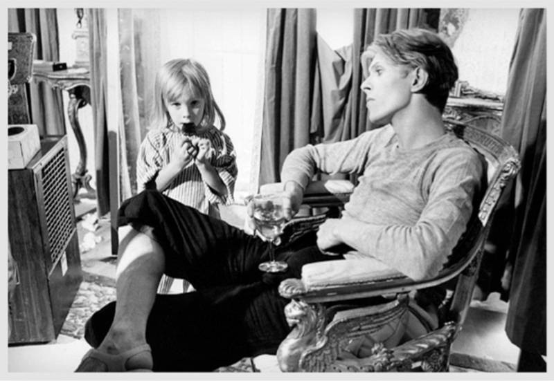 前卫的科幻艺术实验影片:《天降财神》 前卫的科幻艺术实验影片:《天降财神》