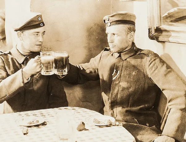 《西线无战事》：光荣与坟墓