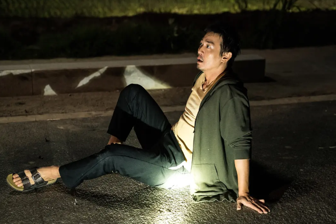 《汽车维修站》：充满细节的剧情片