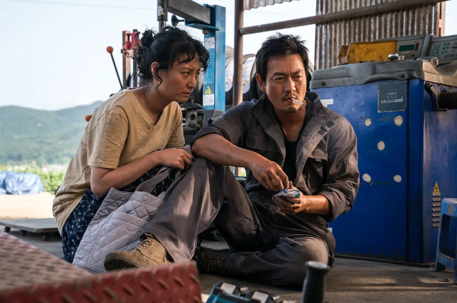 《汽车维修站》：充满细节的剧情片