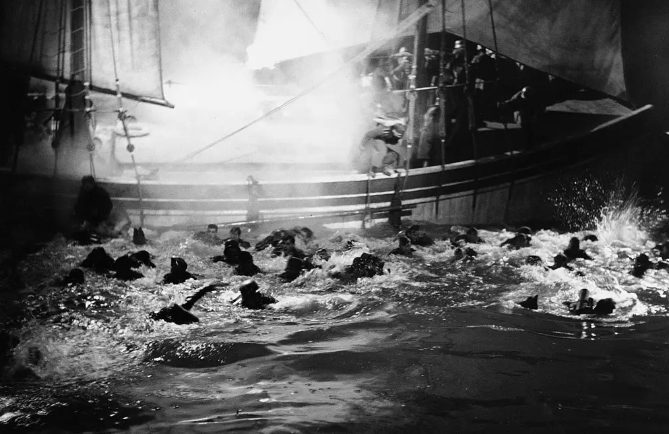 《效忠祖国》：战士的的勇气与坚强