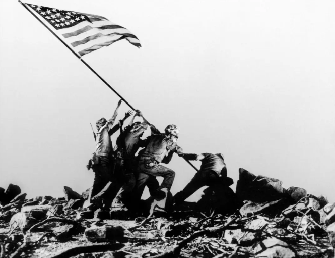 《硫磺岛浴血战》：美国主流战争电影