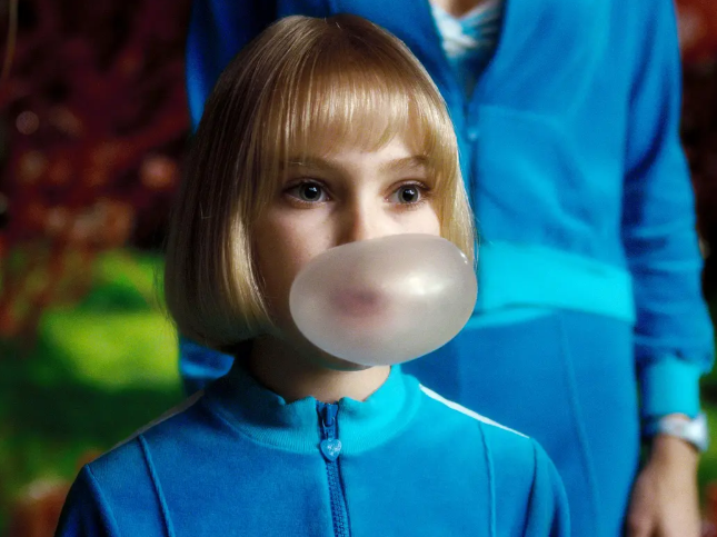 《查理和巧克力工厂》:画面精美的治愈童话 《查理和巧克力工厂》:画面精美的治愈童话