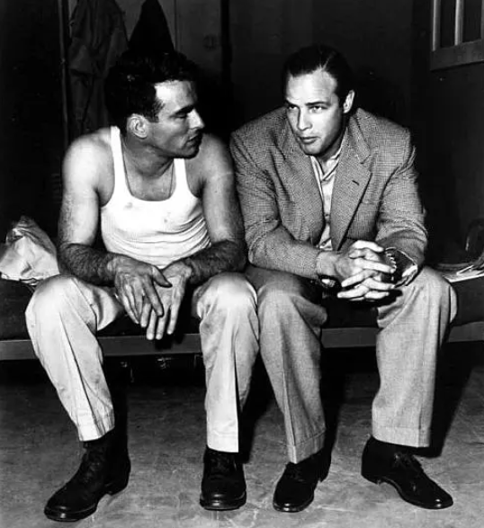 《乱世忠魂》：富有感染力的美式主旋律