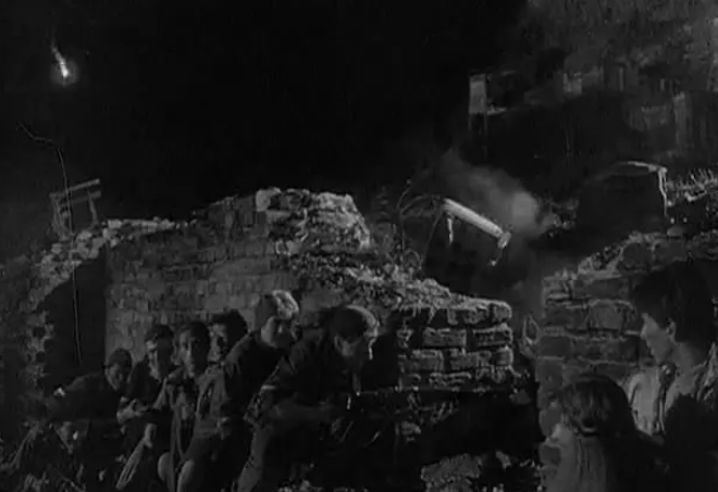 《地下水道》：战争对个人信念的不断摧残