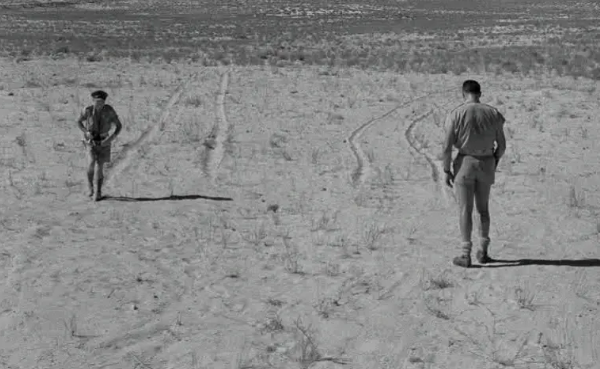 《恐怖之砂》：用环境衬托战争氛围