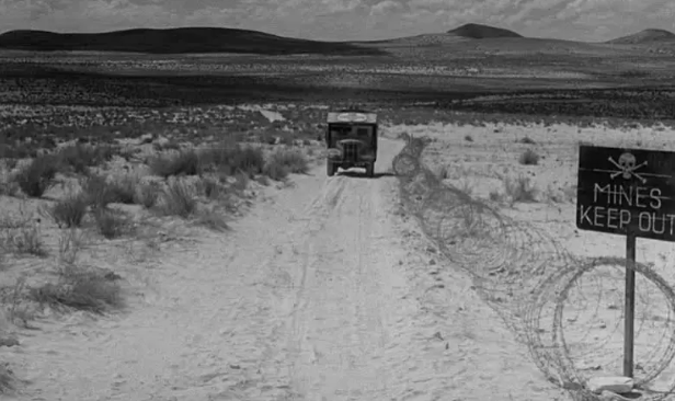 《恐怖之砂》：用环境衬托战争氛围