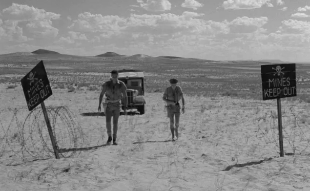 《恐怖之砂》：用环境衬托战争氛围