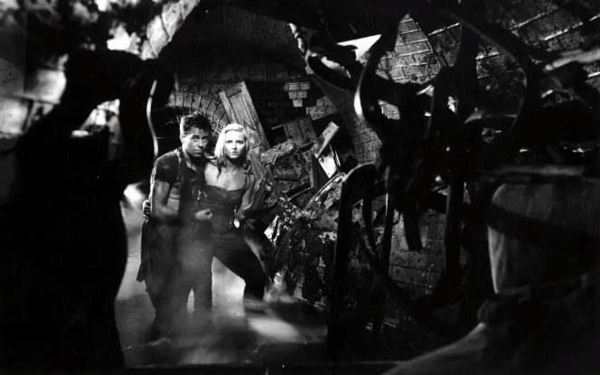 《地下水道》：战争对个人信念的不断摧残