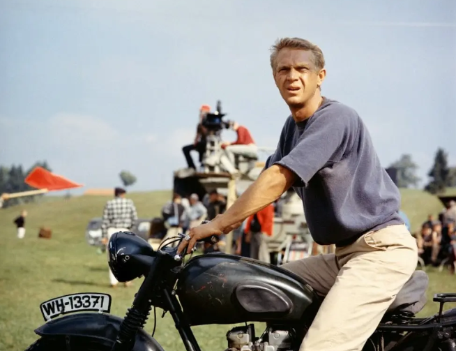 《大逃亡》：欢乐与紧张氛围共在的越狱片