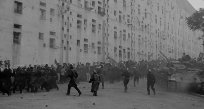 《阿尔及尔之战》：非政治的艺术