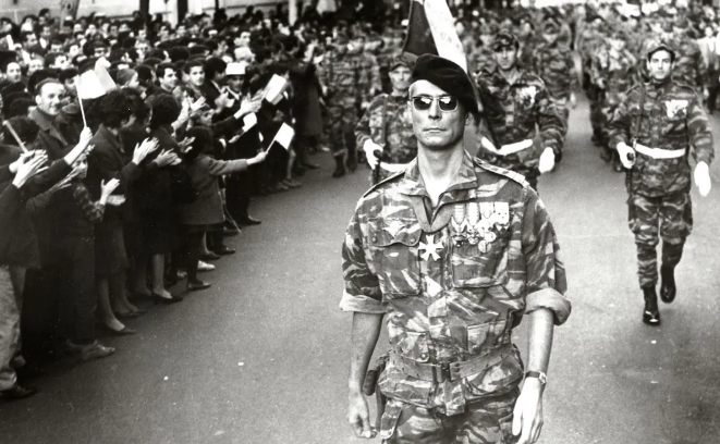 《阿尔及尔之战》：非政治的艺术