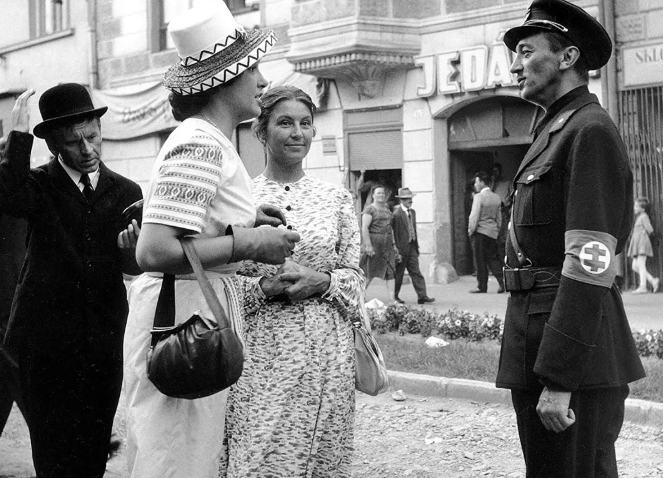 《大街上的商店》：视角独特的反法西斯影片