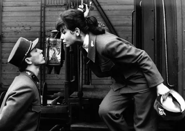 《严密监视的列车》：捷克新浪潮的经典之作