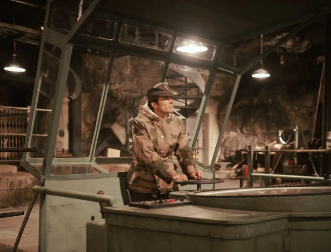 《血染雪山堡》：英国经典谍战片