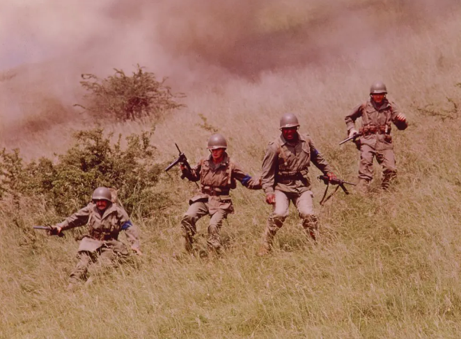 《十二金刚》:电影版加里森敢死队 《十二金刚》:电影版加里森敢死队