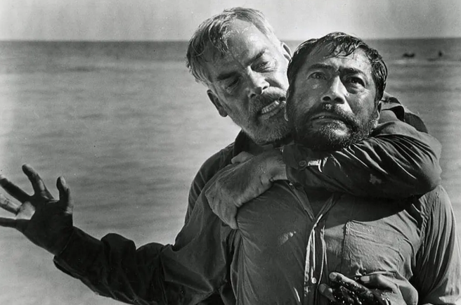 《决斗太平洋》：具有荒诞喜剧风格的战争片