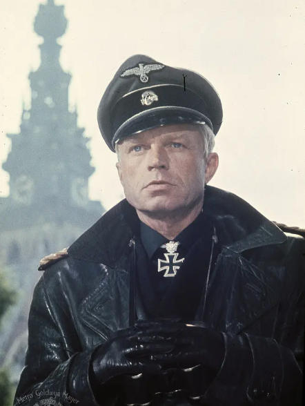 《遥远的桥》:战争的荒谬与反英雄主义 《遥远的桥》:战争的荒谬与反英雄主义