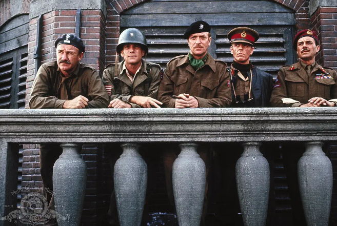 《遥远的桥》:战争的荒谬与反英雄主义 《遥远的桥》:战争的荒谬与反英雄主义