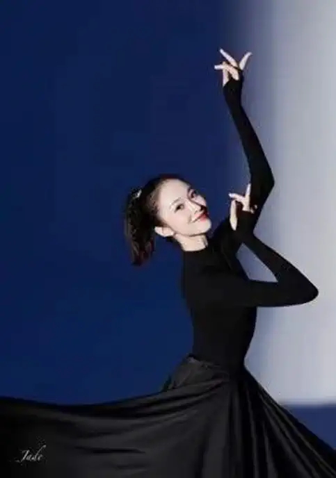 2022多媒体芭蕾舞蹈剧场《天黑请闭眼》-杭州站