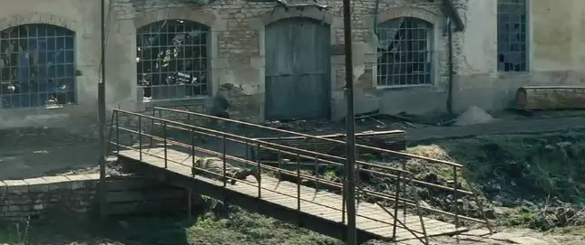 《光荣岁月》：自由与尊严