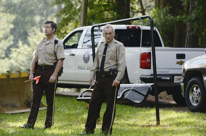 《亡者归来》：抛开世俗眼光生活