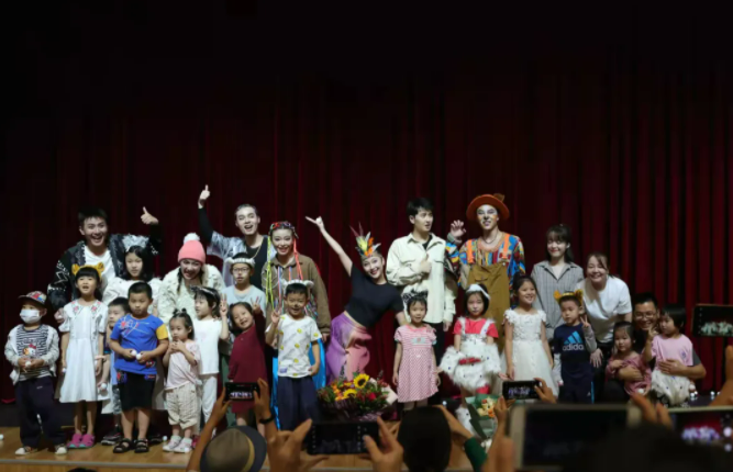 2022第六届天桥·华人春天艺术节 合家欢音乐舞台剧《滑雪场的流浪猫王》-北京站