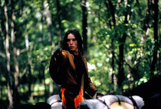 《与魔鬼共骑》：以河为界的正义