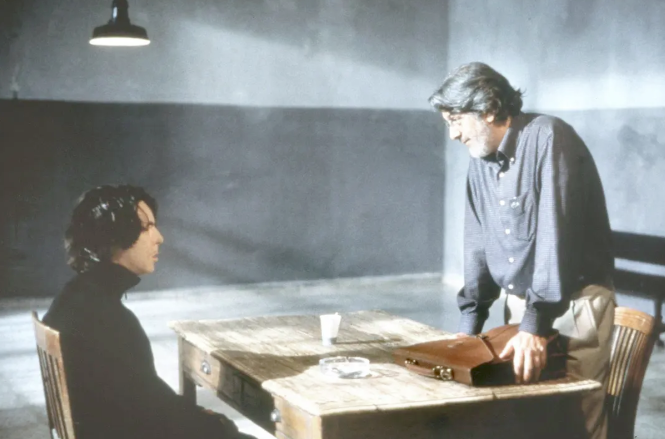 《睁开你的眼睛》：梦境即是现实的反面