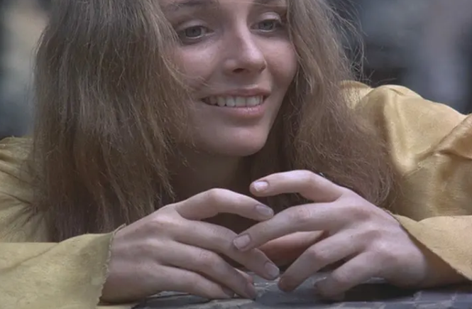 《鼹鼠》:十字架上挂着的是一头羊 《鼹鼠》:十字架上挂着的是一头羊