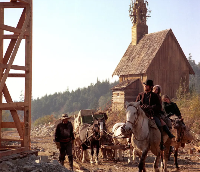 《花村》：破碎的美国梦