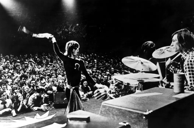 《给我庇护》:六十年代的爱与和平 《给我庇护》:六十年代的爱与和平