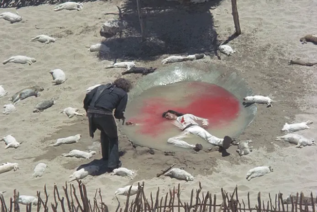 《鼹鼠》:十字架上挂着的是一头羊 《鼹鼠》:十字架上挂着的是一头羊