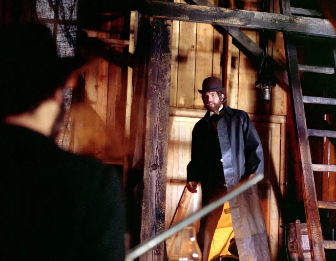 《花村》：破碎的美国梦