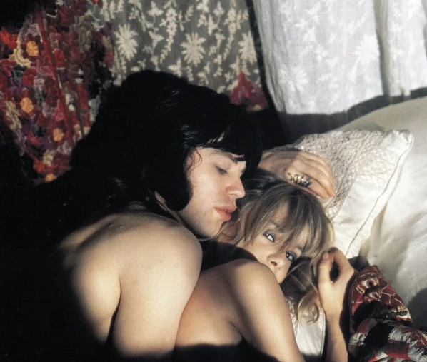 《迷幻演出》:沉溺在自我世界里的反思 《迷幻演出》:沉溺在自我世界里的反思